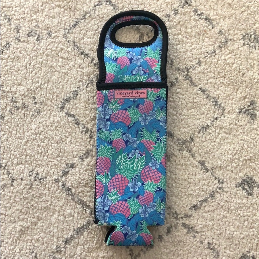 Vineyard Vines wine holder
